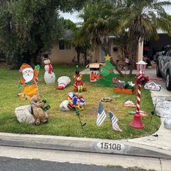 Tons Of Holiday Yard Decorations