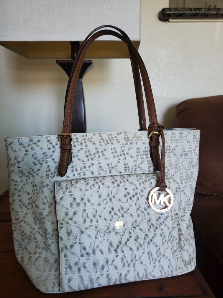 Chic Michael Kors Tote Bag**