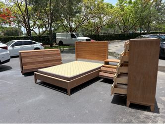 Beautiful Bedroom Set Queen Size Real Wood Natural Wood Color Like New by Havertys furniture