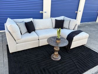 sectional/couch/sofa, Brand: Basset, Size:116x66,Delivery available 