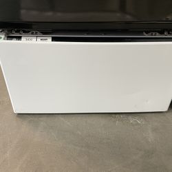 LG Side Kick Pedestal In White 