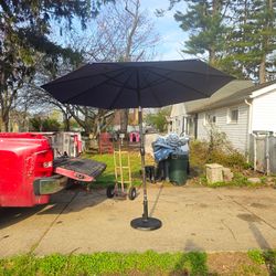 Praise is firm.. 8 ft patio umbrella with base