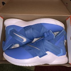 NIKE SNEAKERS, Size: 14.5 Men’s, Carolina Blue/white