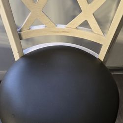 4 Bar Stools 