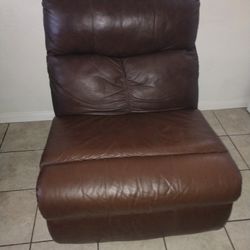 Couch Chair $40 Pick Up Only In Bakersfield In The 93308 Area No Holds 