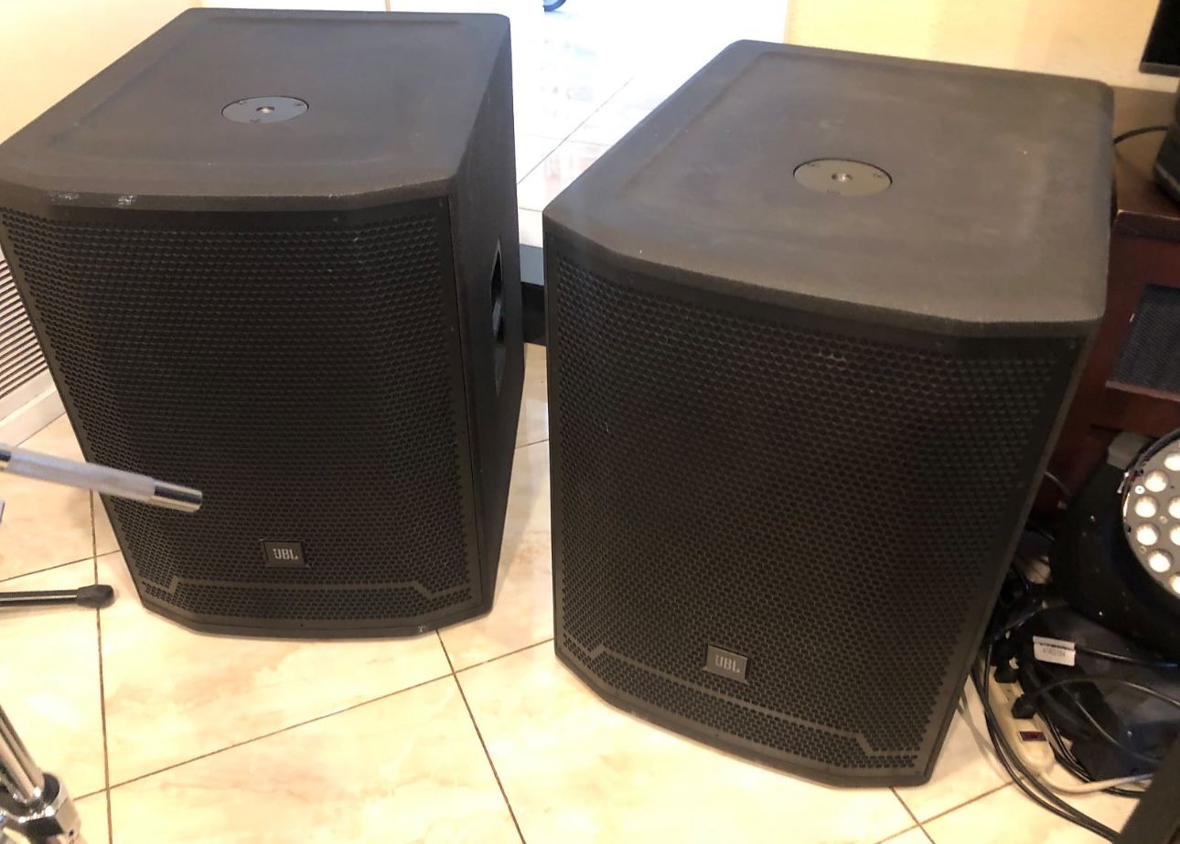 JBL PRX718XLF 18" powered PA subwoofer