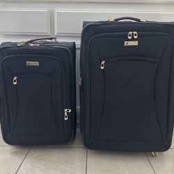 Like new 2 beautiful London Fog Luggage 26 inches and 22 inches