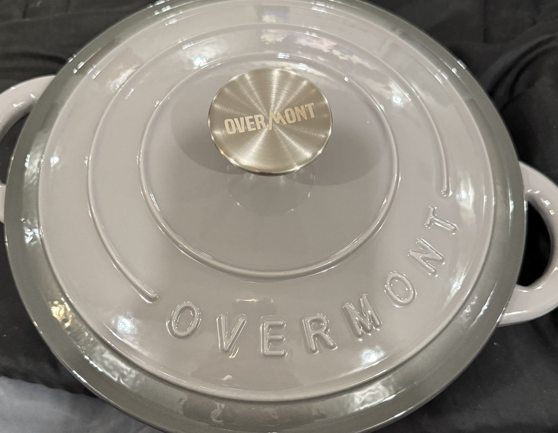 Overmont Enameled cast iron dutch oven 26cm /4.3 Qt