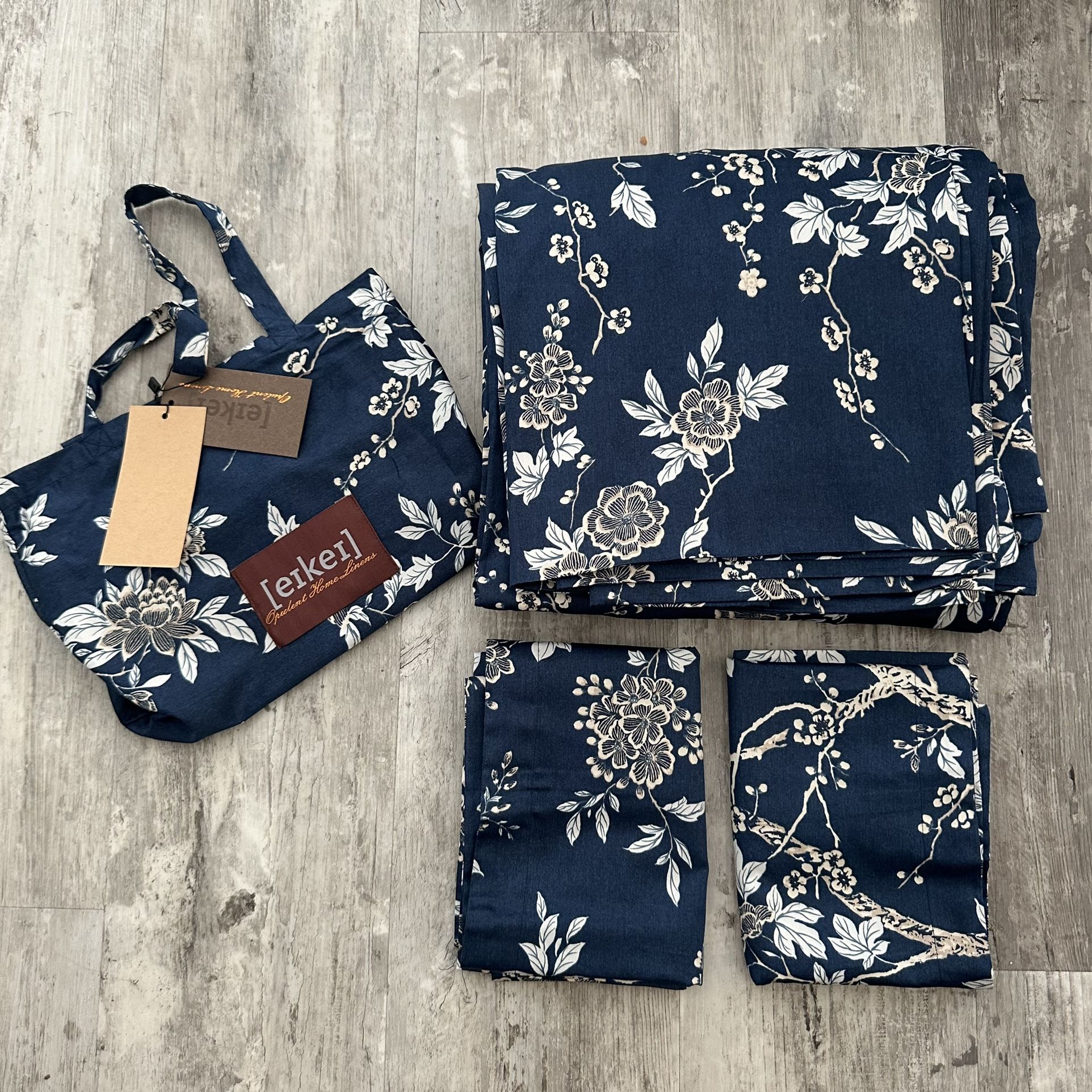Eikei Eastern Floral Chinoiserie Blossom Duvet Quilt Cover Set Navy Blue Queen size Unused, new in bag with tags