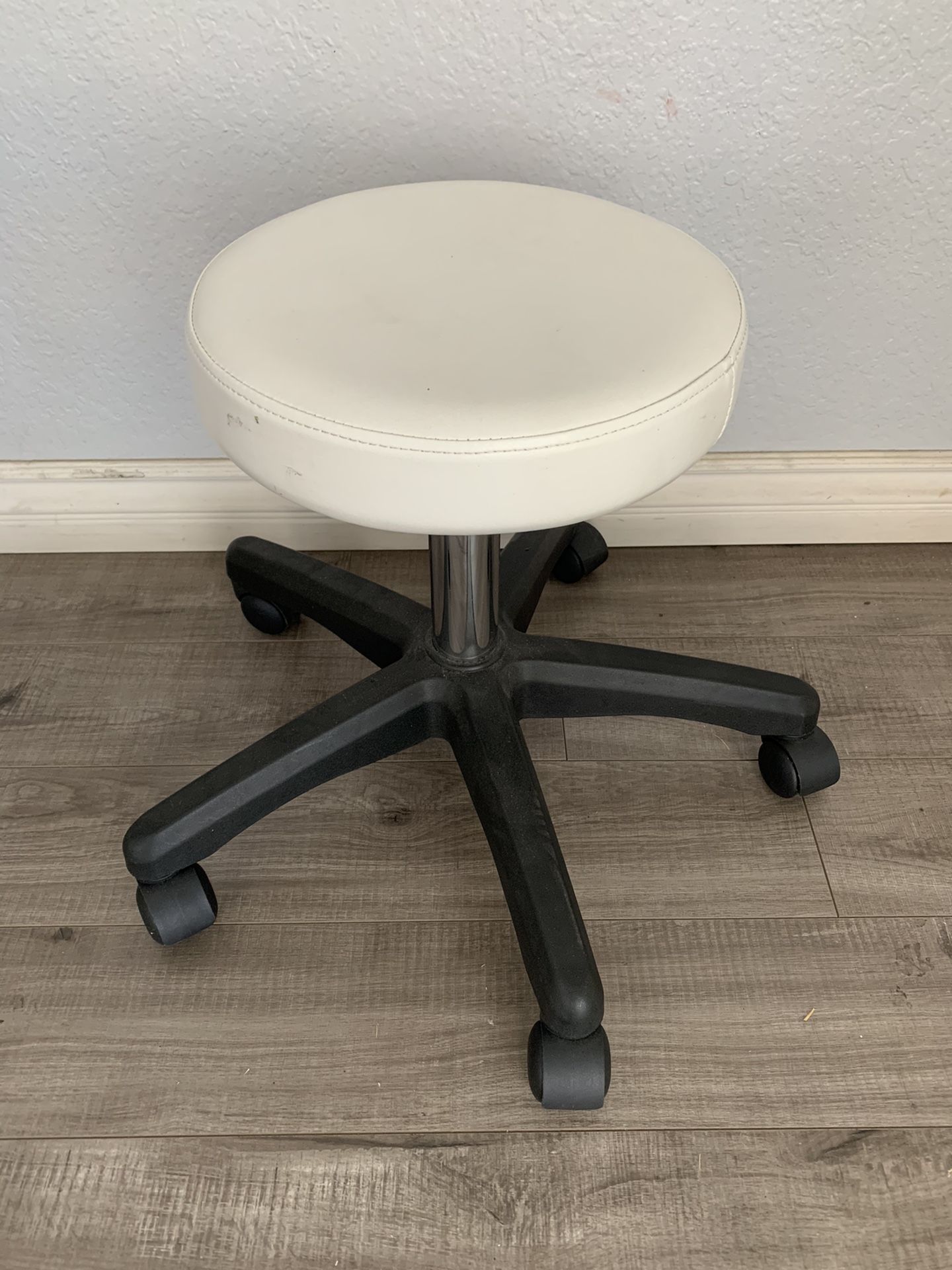 Adjustable height leather stool