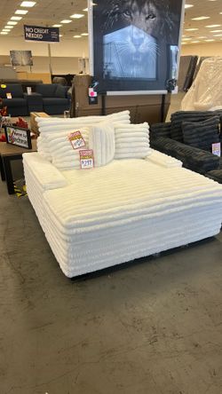 White Large Chaise Lounge 