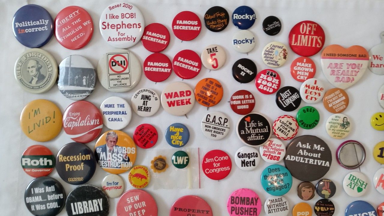Reposted💫Total 110 For $55-😃 Pin Back Buttons Lot Vintage / Modern, Political / Flirty / Memorabilia, Advertisement