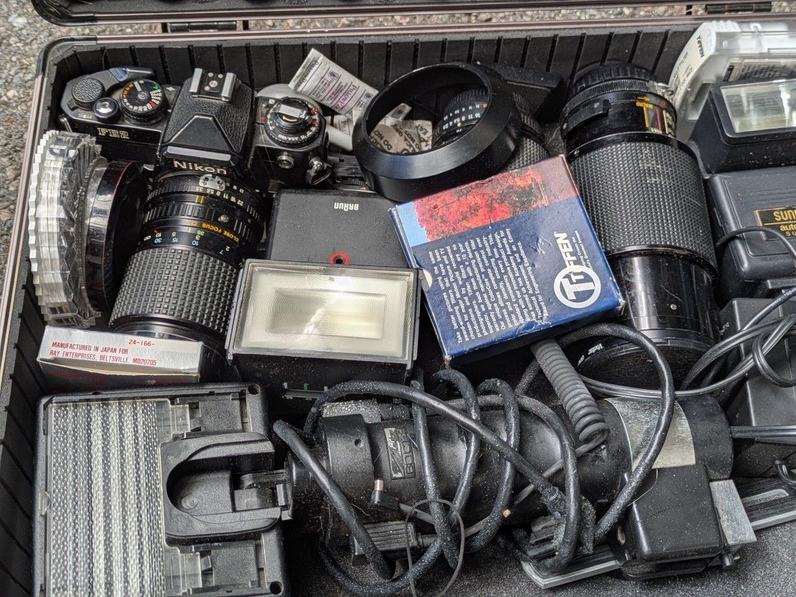 Vintage Nikon 35mm Camera Kit – FE2 + Lenses & Flashes
