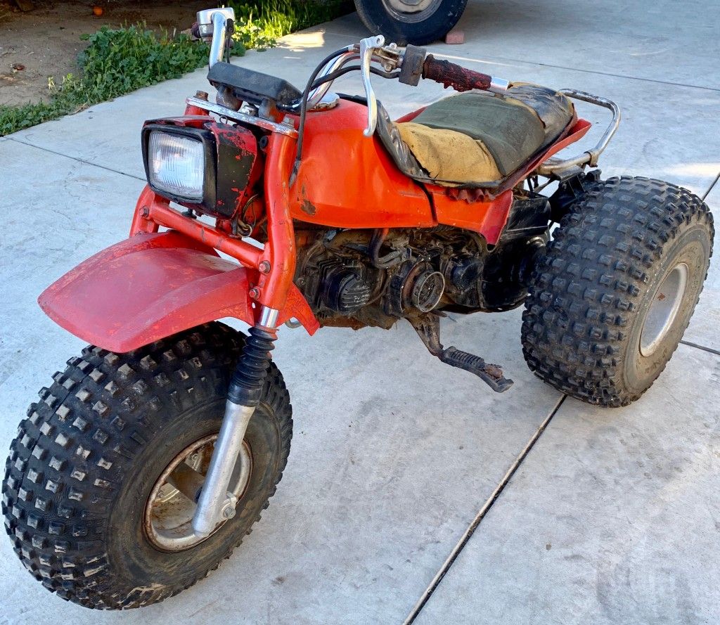 1984 HONDA ATC 110 3 Wheeler Offroad Motorcycle FOR PARTS OR REPAIR
