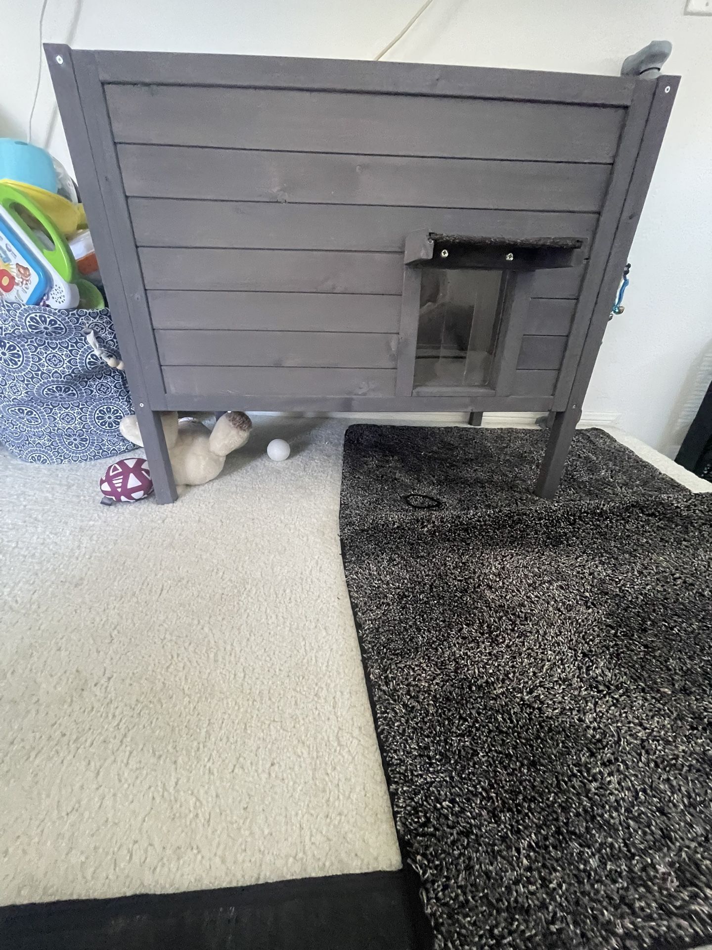 Brand New, Never Used Wooden Cat House