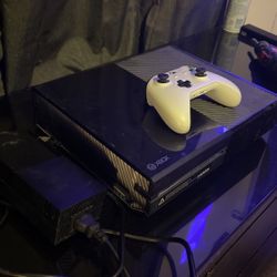 XBOX ONE With Original Cables And Controller