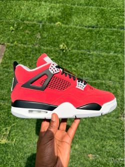 Air Jordan 4 Retro “Toro Bravo”
