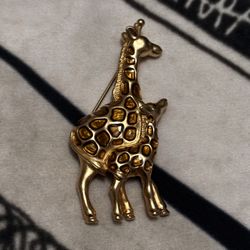 Mom Baby Giraffe Brooch 