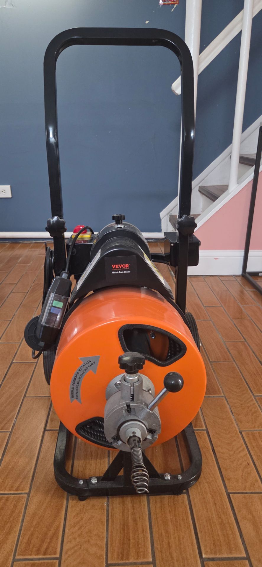 Automatic feed drain snake