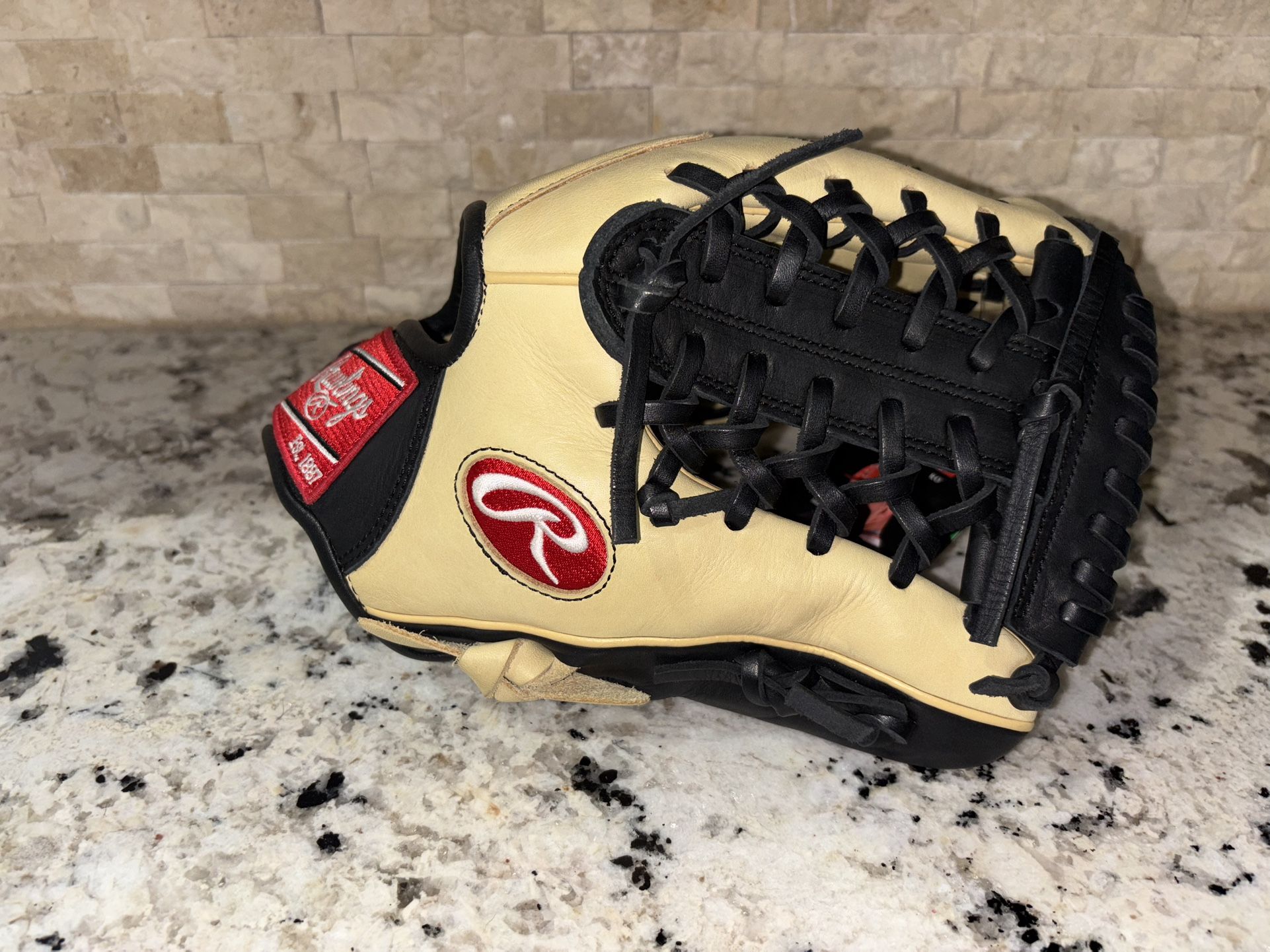 NEW w/tags 11.5” Rawlings Gold Glove Elite GGE115MTCBPT RHT