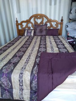 Queen size quilt & decorative pillows
