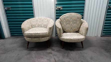 2 living rooms Antique Chairs