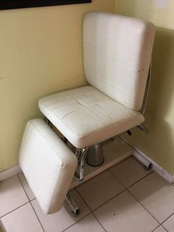 Facial / waxing chair