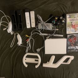 Wii Bundle GameCube Compatible With Games And Accerssiroes