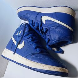 Air Jordan 1 Retro High OG "Hyper Royal"  Size 5Y