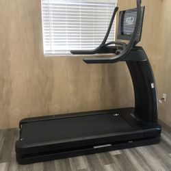 Nordic Track Treadmill *barley Used * 
