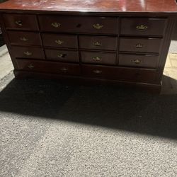 SOLID WOOD DRESSER/9 DRAWER- MIRROR iNCLUDED🥰