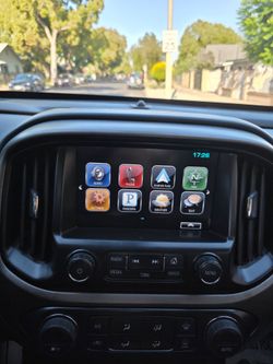 Colorado z71  radio screen assembly fully functional