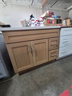 Beautiful Oakwood 42" vanity