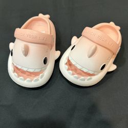Girls' Shark Cartoon Clog Shoes Pink size 6