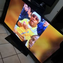 LG Plasma T.V. 60" Inch/With Roku & Remote 