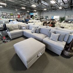 Light Gray Sectional W/ Storage Ottoman 🩶 We Offer Easy Purchase Options ✅