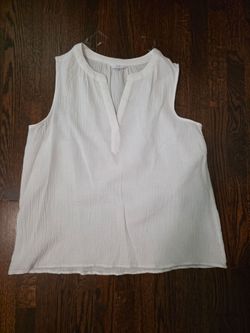 White Sleeveless v neck tank