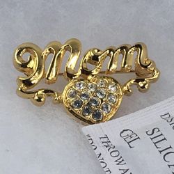 MOM BROOCH 