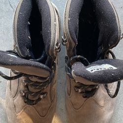 Men’s Size 10 Hi-Tec Hiking Boots. Like New. 