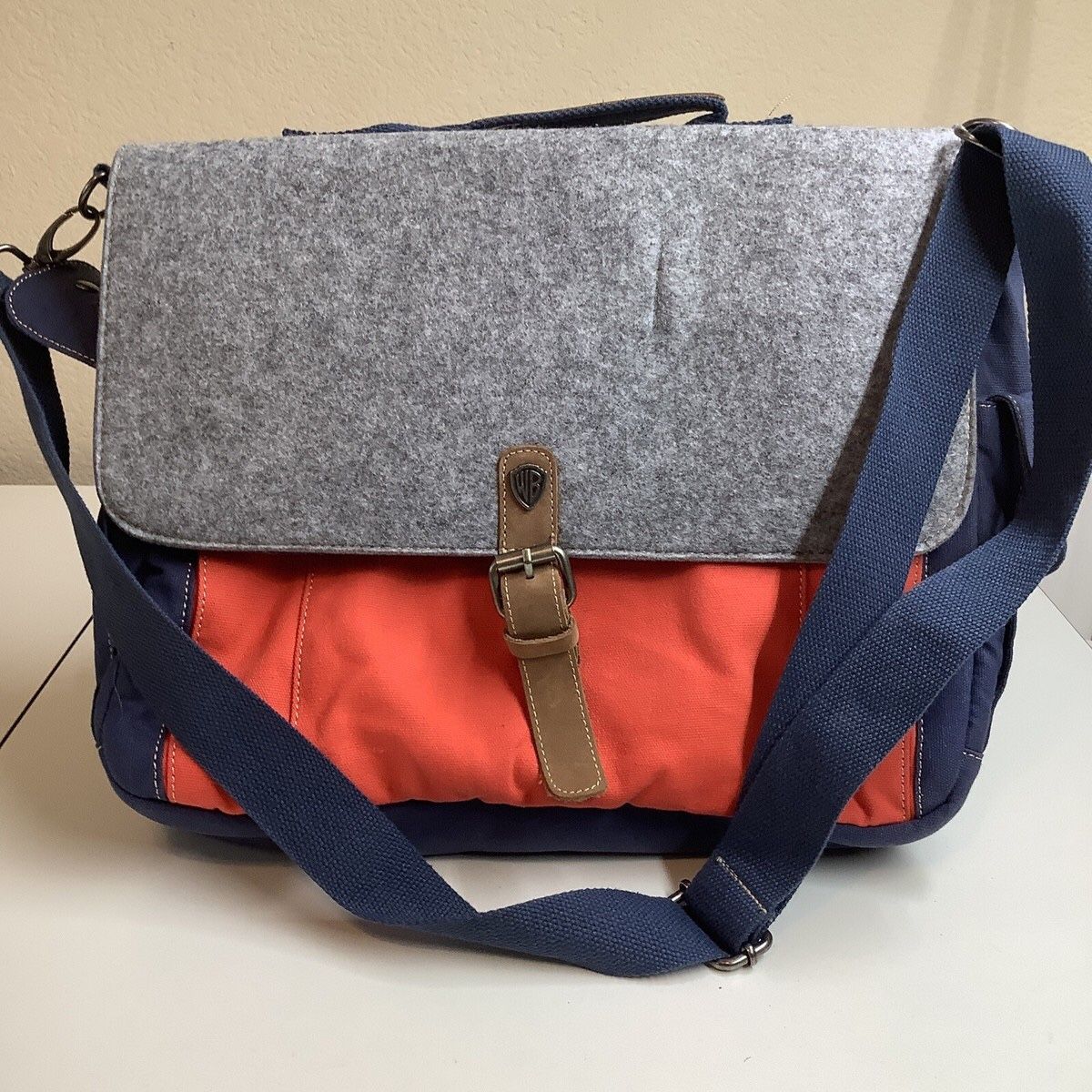 Warner Brothers Messenger Bag / Laptop Bag Carrying Case for 13" Laptop