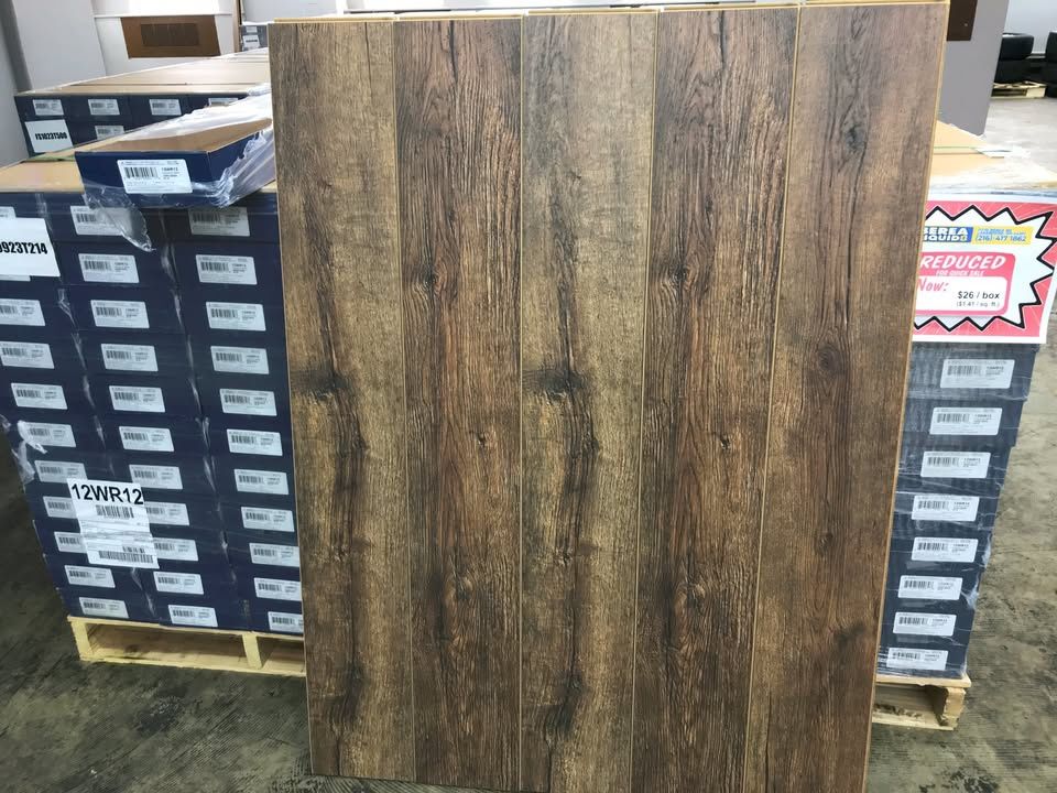 Laminated Flooring {3062}