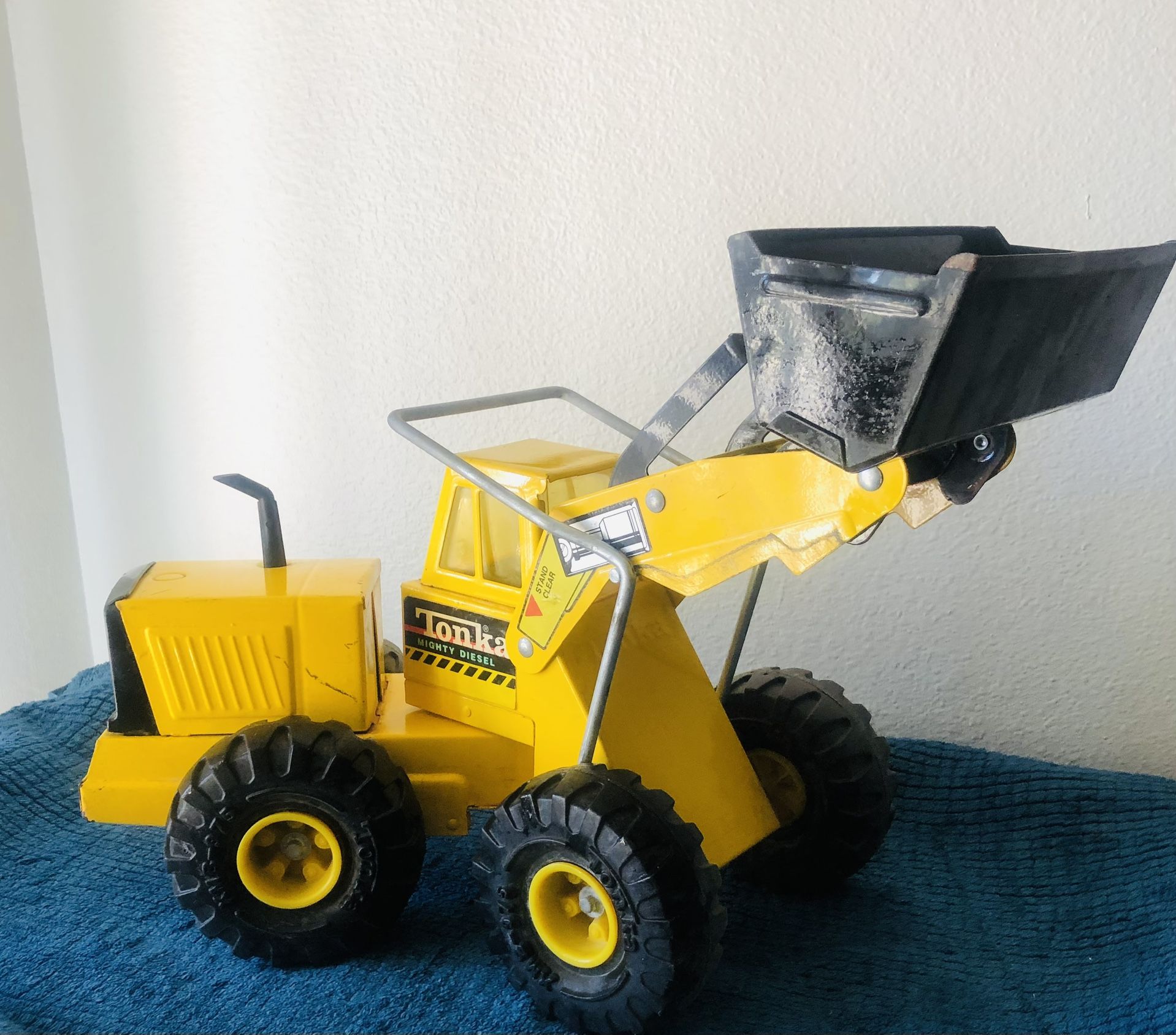 Vintage 1992-94 Tonka Mighty Diesel Front loader. Metal Made
