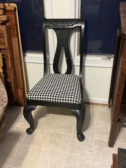 Nice Sized & Sturdy Accent Chair w/ Houndstooth Upholstery