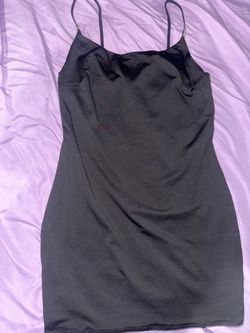 Vestido negro con tirantes de brillo