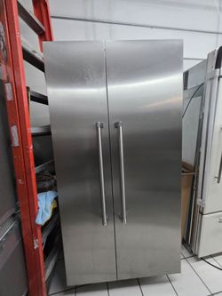 42" THERMADOR BUILT IN STAINLESS STEEL REFRIGERATOR