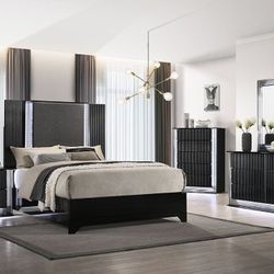 King 4piece Bedroom Set   Black Or White 