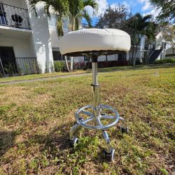 Round Adjustable Height Swivel Stool with Wheels for Office Work