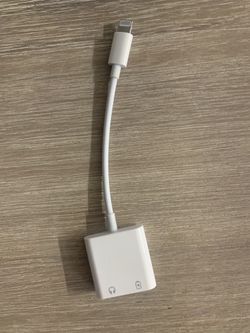 iPhone. iPod. iPad Headphones Adapter 