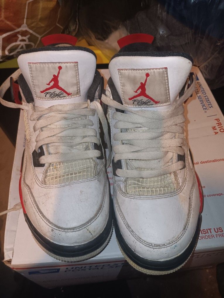 Boys Air Jordan 4 Retro - “Fire Red” Size (6)
