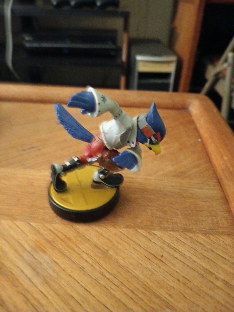 Genuine Nintendo Super Smash Bros Series - Falco - Star Fox Amiibo Figure